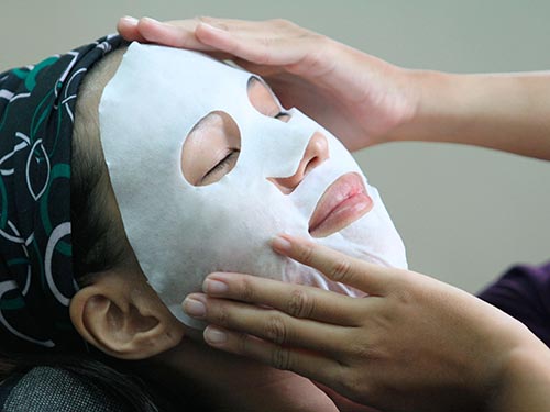 khổ thân vì đắp mặt nạ