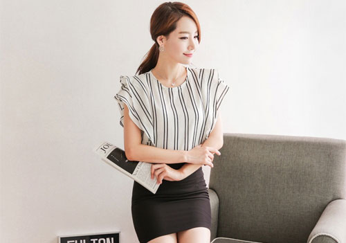 Áo tay bèo mê hoặc nàng công sở điệu đà
