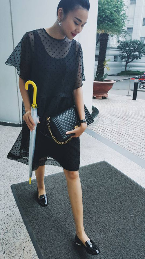 Học sao Việt cách diện cả cây đen mà không bị nhàm chán