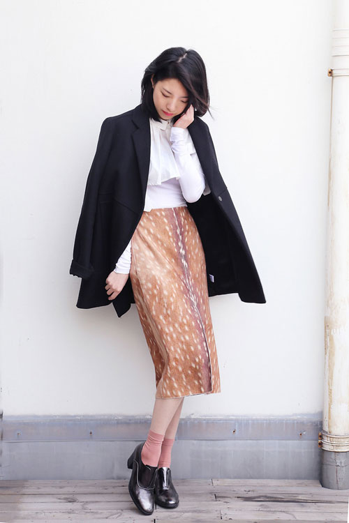 Mách bạn gái công sở phối đồ với blazer đen 