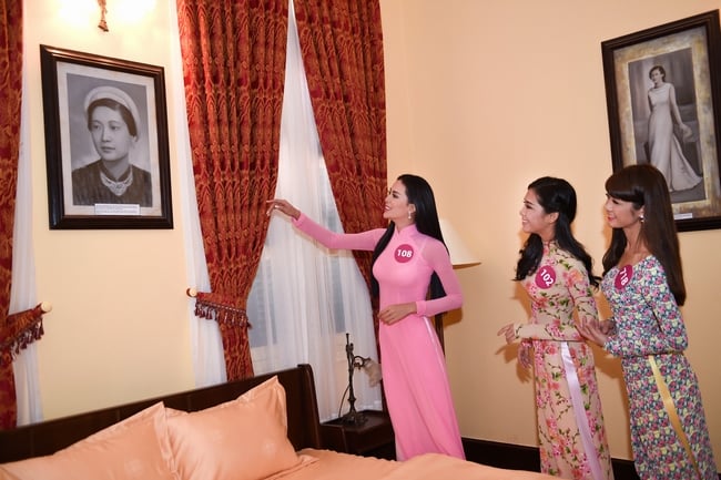Hoa hậu Hoàn vũ 2015 khoe sắc với áo dài truyền thống
