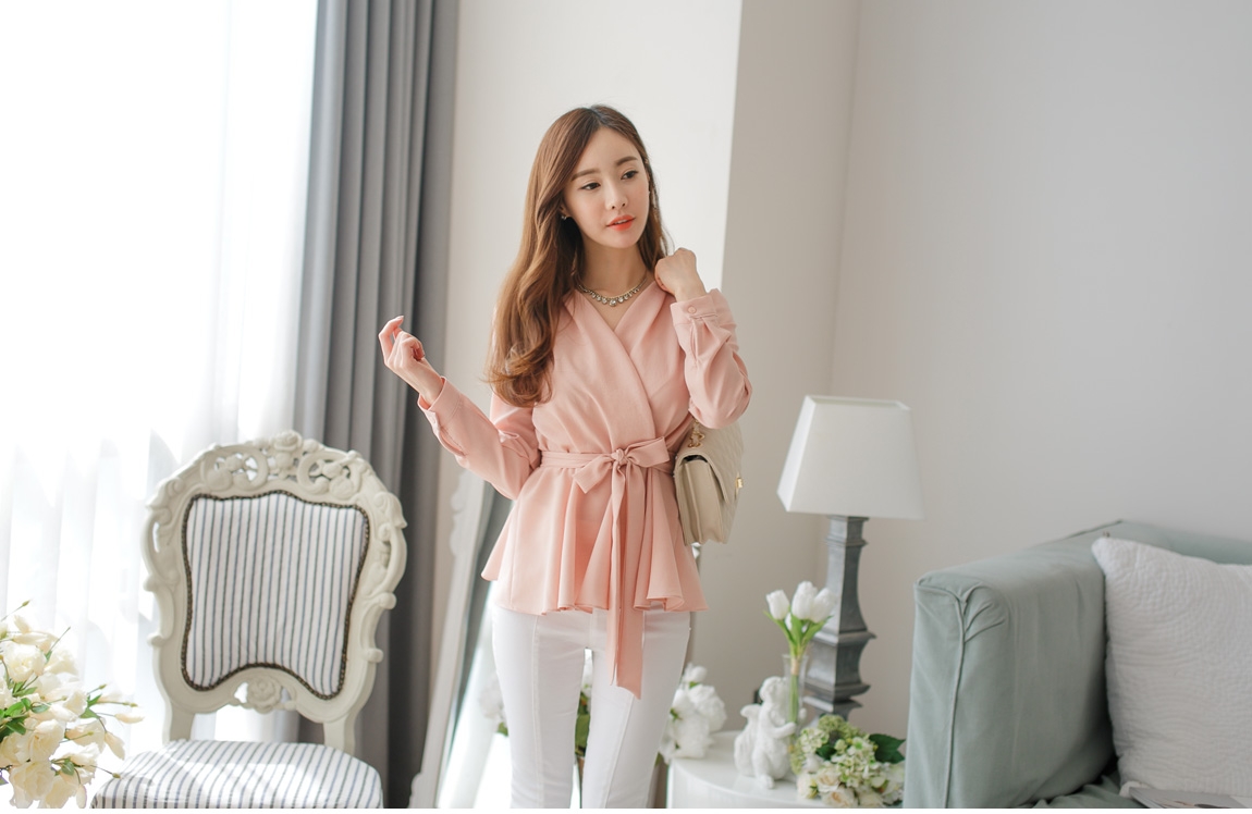 Giúp phái đẹp giấu nhẹm khuyết điểm Sh88bet đăng ký miễn phí với váy áo cổ chữ V