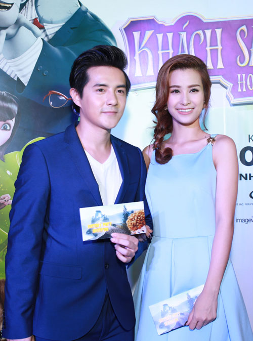 Hoàng Thùy Linh, Diệu Huyền mặc sexy, gợi cảm nhất tuần quaHoàng Thùy Linh, Diệu Huyền mặc sexy, gợi cảm nhất tuần qua