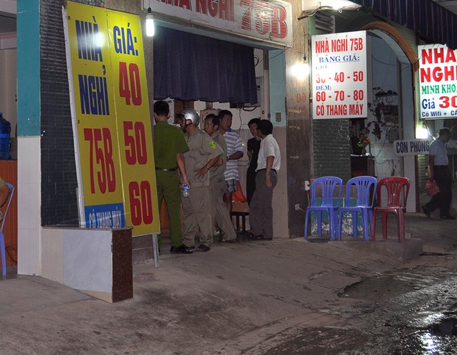 3 người đàn ông  vào nhà nghỉ, 2 người mất tích, 1 người tử vong