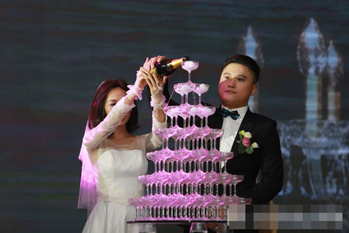 Những hình ảnh đẹp, lãng mạn nhất trong Quatrian shbet hiện đang mở Duy Khánh