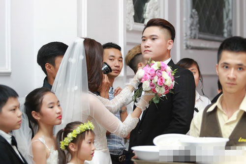 Những hình ảnh đẹp, lãng mạn nhất trong Quatrian shbet hiện đang mở Duy Khánh