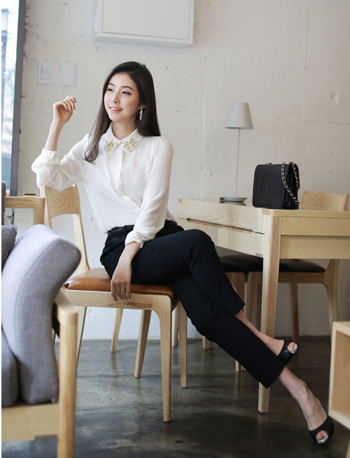Quý cô công sở đua nhau diện quần vải đón mùa lạnh về
