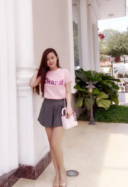 Mix đồ xuống phố sành điệu, trẻ trung như hotgirl Midu
