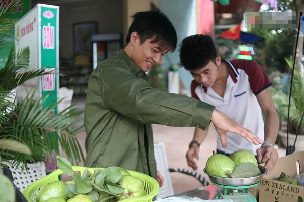 Showbiz Việt 18/10:Trang Trần sexy, Hà Hồ cặp kè đại gia