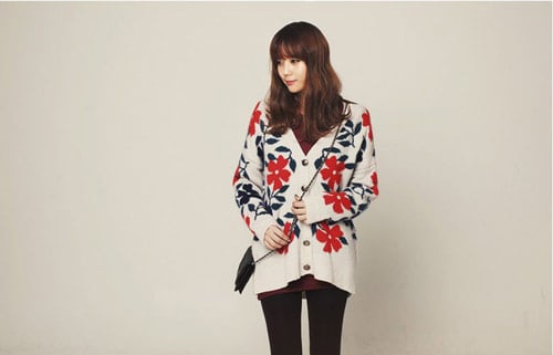Giới trẻ thế giới diện cardigan họa tiết như thế nào?