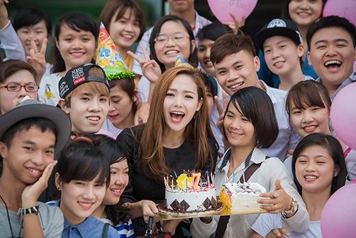 Minh Hằng - cô ca sĩ có trái tim ấm áp