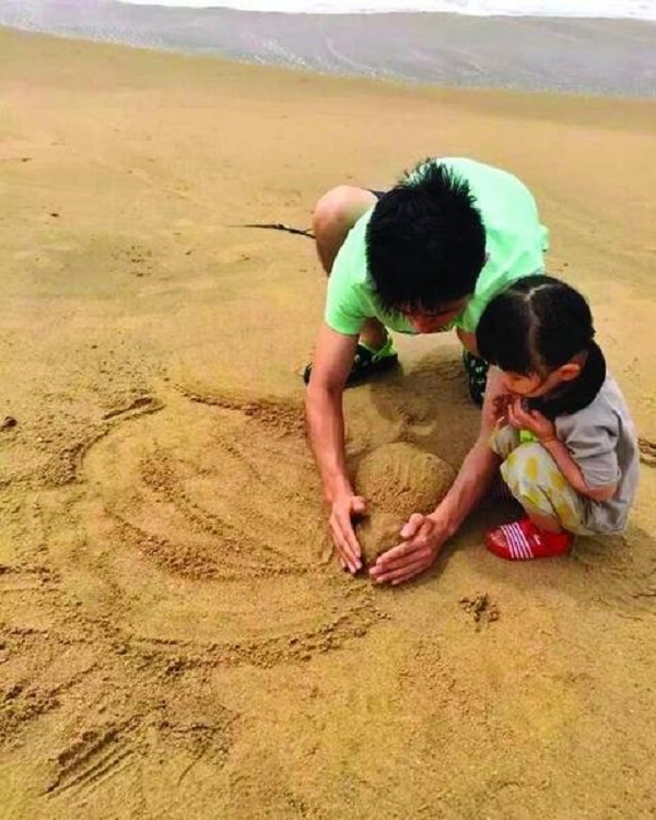 Zhu Chunxie đến từ tỉnh Cát Lâm và đã sống tại thành phố Thượng Hải trong 10 năm qua. Zhu có công ty riêng, Shbet16 chơi game trực tuyến thoải mái, dư dả.