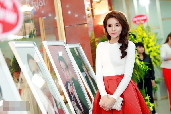 Kỳ Duyên giản dị, quyễn rũ bất ngờ với váy xòe