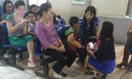 Học sinh ở Hà Nội bị ong đốt 1