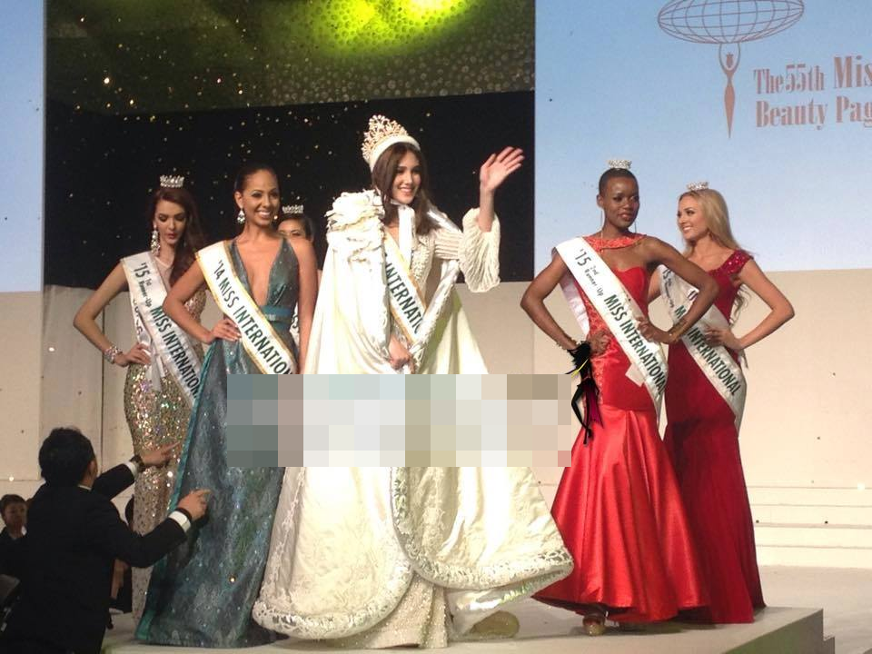 Thúy Vân đăng quang Á hậu 3 Hoa hậu Quốc tế 2015