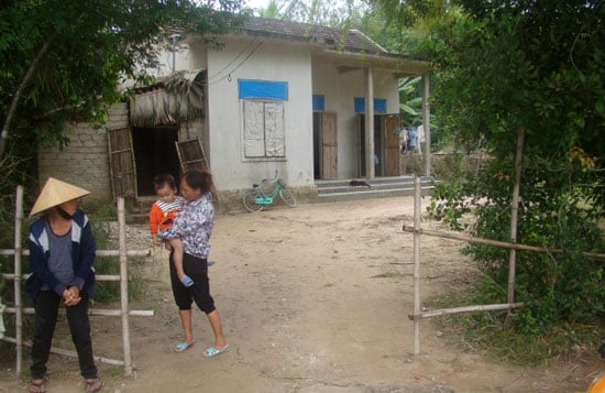 Bé sơ sinh 2 tháng tuổi bị mẹ thả xuống giếng 