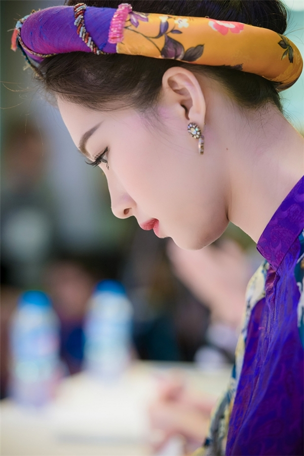 Ngắm Đặng Thu Thảo đẹp không tì vết đi làm giám khảo