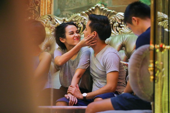 Tú Vi-Văn Anh đi tăng hai cùng bạn bè dù mệt nhoài sau Quatrian shbet hiện đang mở