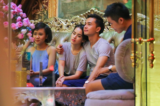 Tú Vi-Văn Anh đi tăng hai cùng bạn bè dù mệt nhoài sau Quatrian shbet hiện đang mở