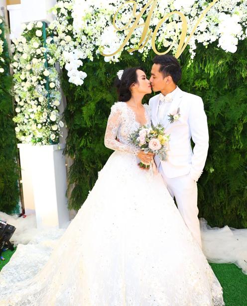 Tú Vi-Văn Anh đi tăng hai cùng bạn bè dù mệt nhoài sau Quatrian shbet hiện đang mở