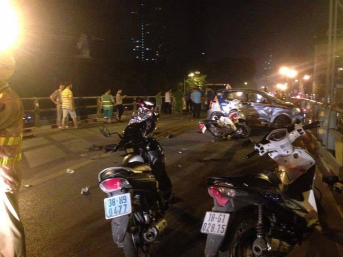 Tài xế vụ taxi điên không tự tử, nhảy cầu để bảo vệ vợ con