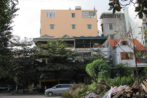Tin nóng 24h ngày 13/11/2015: Thanh niên 'ngáo đá' rơi từ tầng 5
