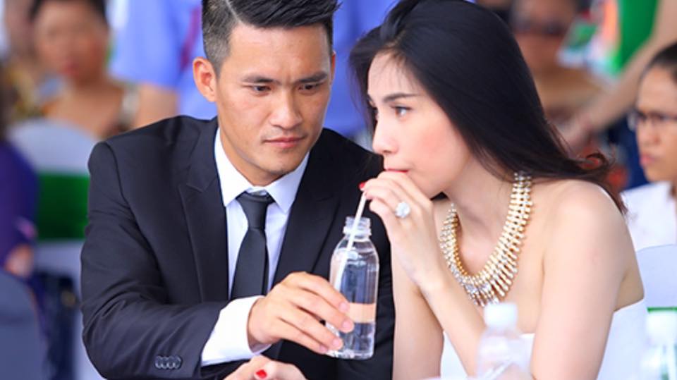 Công Vinh - Thủy Tiên trốn con đi nghỉ dưỡng sang chảnh