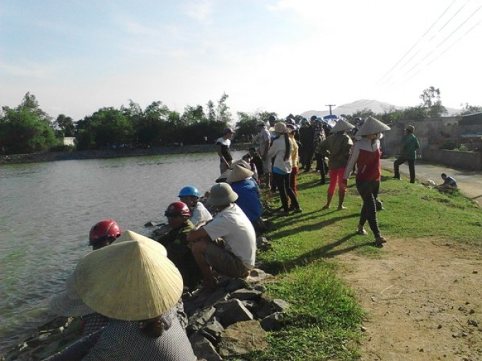 Tin nóng 24h ngày 14-11-2015: Bé trai uống nhầm thuốc tẩy tử vong