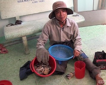 Giả tật nguyền đi ăn xin, mỗi tháng thanh niên trẻ kiếm 10 triệu