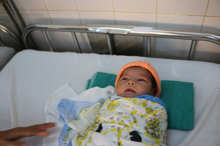 Phép màu cứu sống bé gái sơ sinh bị ném xuống giếng sâu 10m
