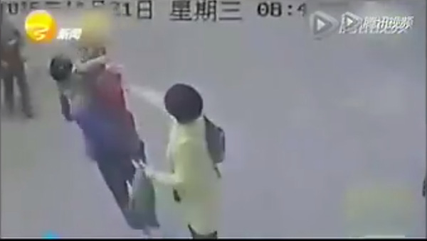 Sốc trước cảnh 