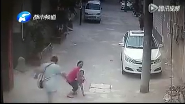 Sốc trước cảnh 