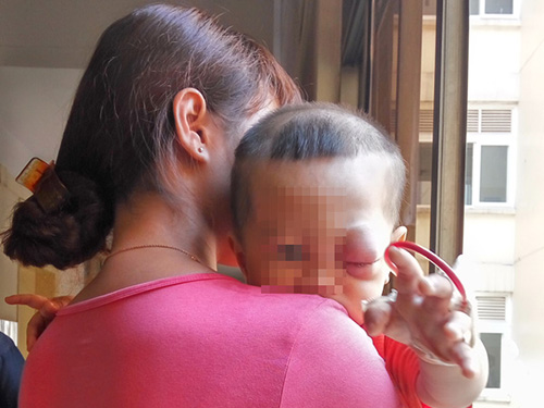 Bé trai bị hỏng mắt trái hoàn toàn chỉ 5 ngày sau chẩn đoán