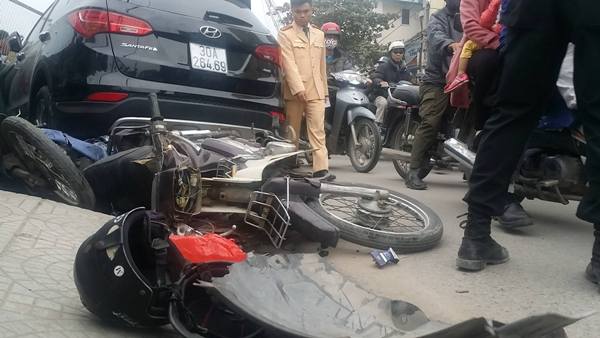 Santafe mất lái gây tai nạn liên hoàn 