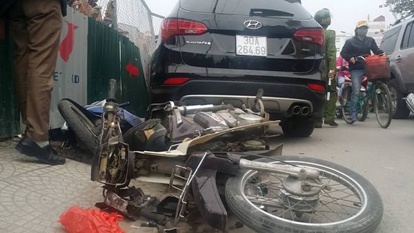 Santafe mất lái gây tai nạn liên hoàn 