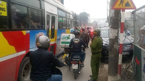 Santafe mất lái gây tai nạn liên hoàn 