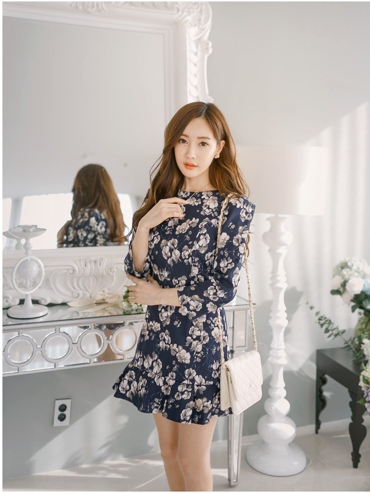 Váy liền phong cách Hàn