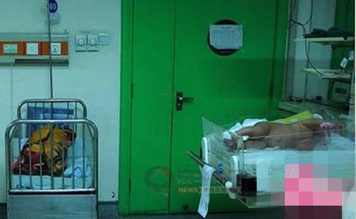 Quá trình hiến tặng giác mạc của em bé 9 ngày tuổi