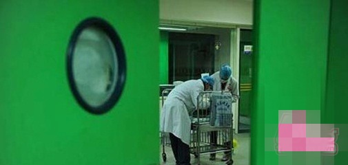 Quá trình hiến tặng giác mạc của em bé 9 ngày tuổi