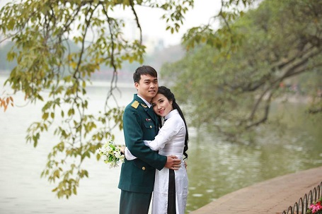 Chàng sĩ quan mất vợ chỉ trước 2 ngày báo hỉ 1