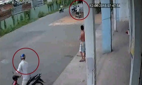 Bảo vệ sập bẫy trộm xe SH bởi chiếc áo mưa 