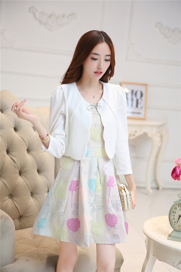 Mách nàng công sở chọn váy đẹp quyến rũ cho mùa Giáng sinh