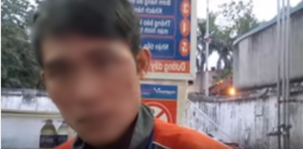 Clip vạch trần nhân viên cây xăng ăn gian tiền của khách
