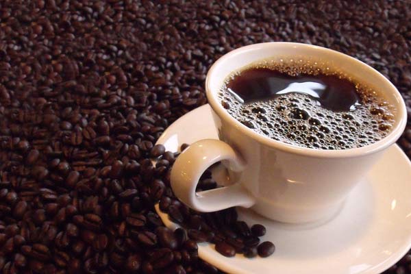 Từ ly cà phê của người Việt đến nghĩa địa khoảng cách rất gần
