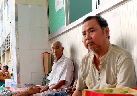 Cô gái nghèo xinh đẹp bị hủy hoại nhan sắc vì gã trai cuồng yêu 