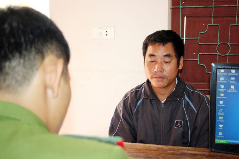 Vợ nín thở giả chết khỏi lưỡi dao của chồng