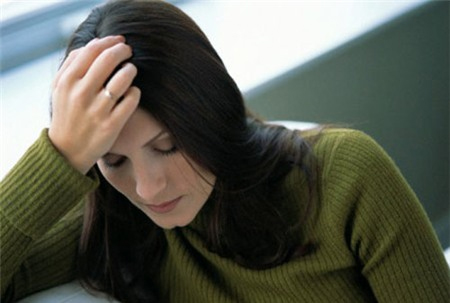   Biết anh đã có vợ nhưng tôi vẫn chấp nhận làm người thứ ba bên anh.  