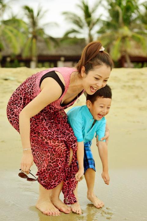 Diễm Hương khoe ảnh chồng chăm con chứng minh hạnh phúc Diem Huong khoe anh chong cham con chung minh hanh phuc