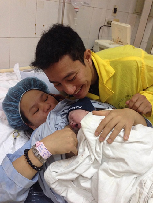 2 em bé chào đời lúc 0h ngày 01/01/2016