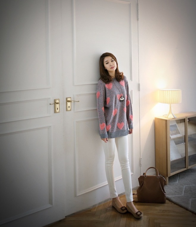 Đầu Xuân đến công sở cùng áo len họa tiết sang chảnh